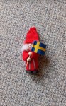 Wichtelmädchen mit Schwedenflagge
